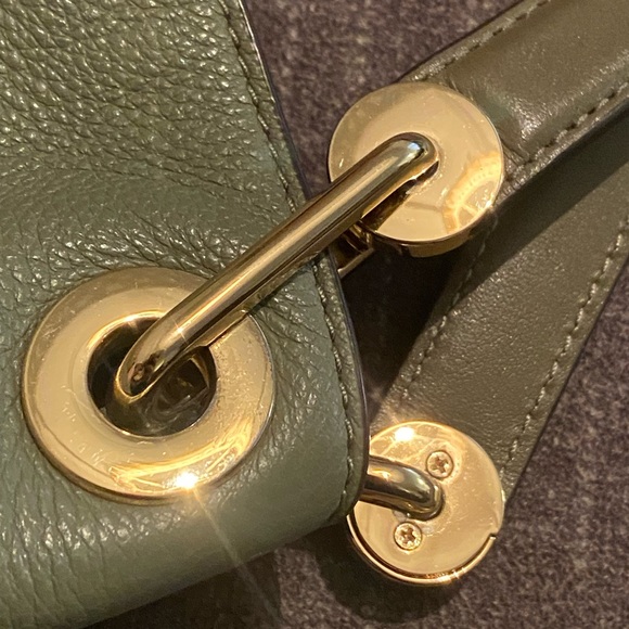 Michael Kors Raven Leather shoulder bag - Picture 3 of 10